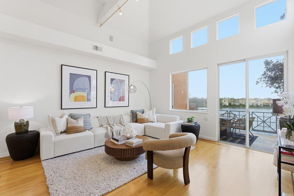 Detail Gallery Image 8 of 34 For 781 Mediterranean Ln, Redwood Shores,  CA 94065 - 2 Beds | 2 Baths