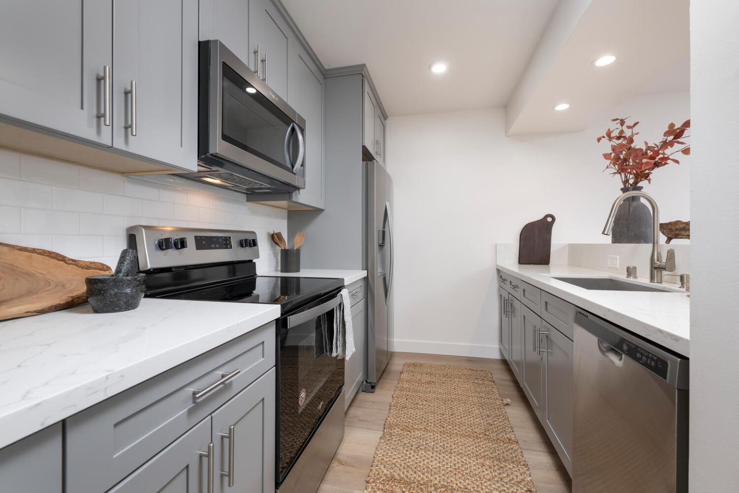 Detail Gallery Image 11 of 25 For 1500 Broadway #301,  Burlingame,  CA 94010 - 2 Beds | 2 Baths