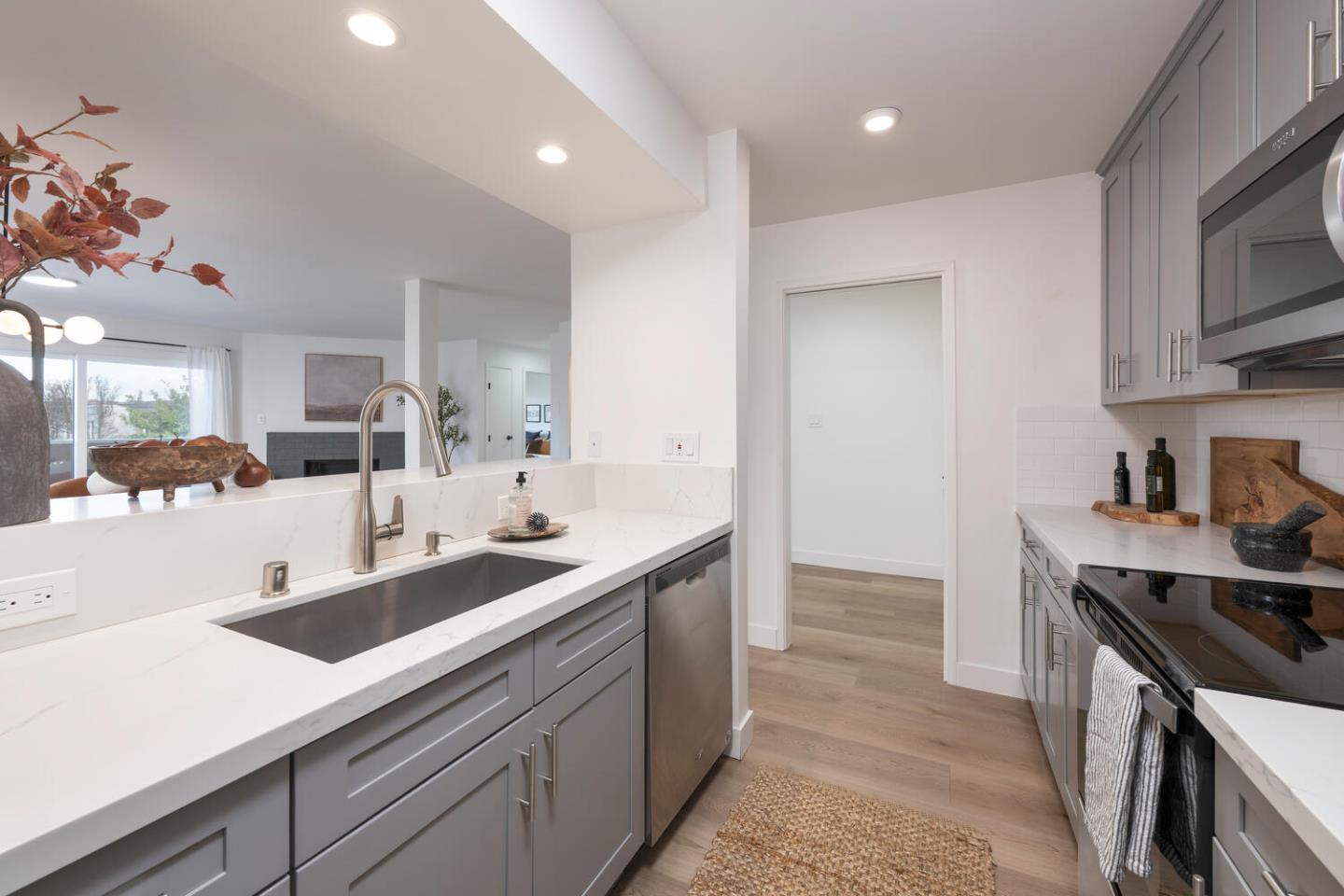 Detail Gallery Image 13 of 25 For 1500 Broadway #301,  Burlingame,  CA 94010 - 2 Beds | 2 Baths