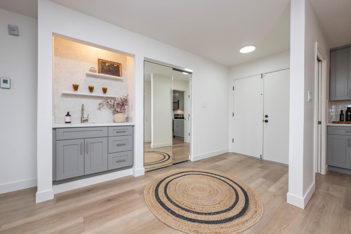 Detail Gallery Image 4 of 25 For 1500 Broadway #301,  Burlingame,  CA 94010 - 2 Beds | 2 Baths