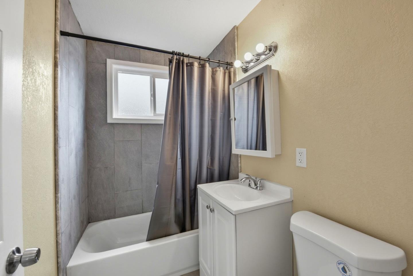 Detail Gallery Image 24 of 28 For 6928 Fresno St, Oakland,  CA 94605 - 9 Beds | 4 Baths