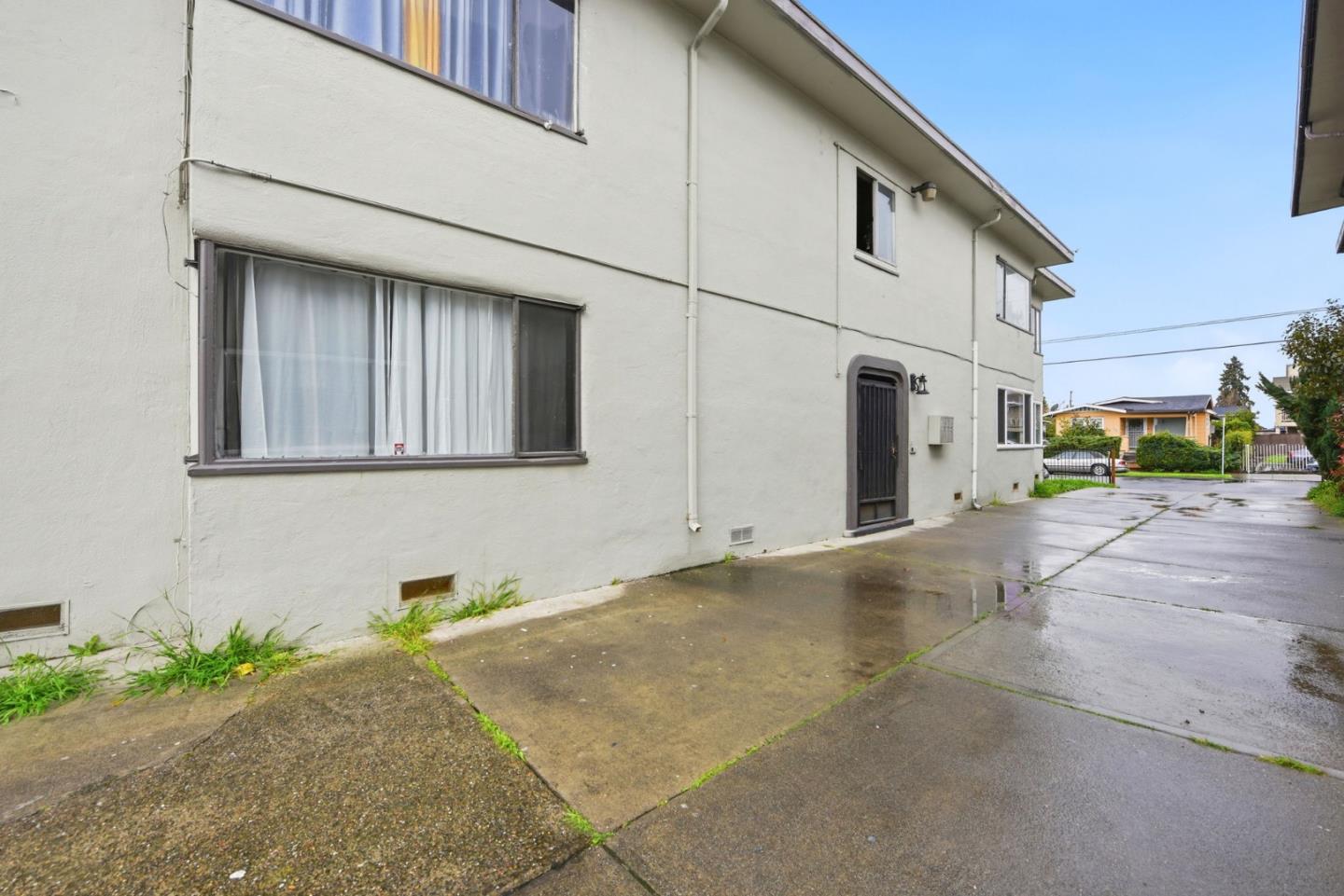 Detail Gallery Image 3 of 28 For 6928 Fresno St, Oakland,  CA 94605 - 9 Beds | 4 Baths