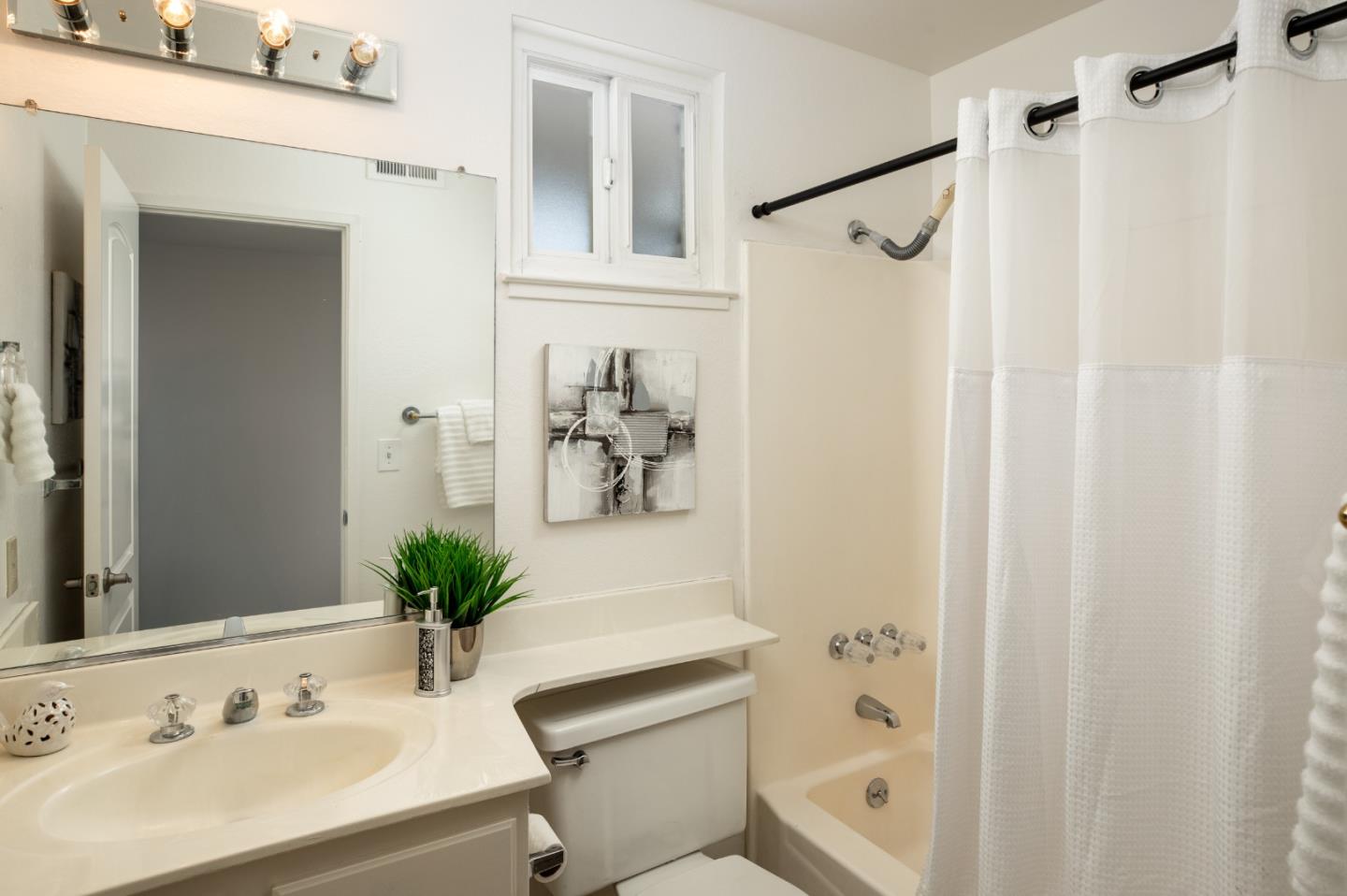 Detail Gallery Image 17 of 24 For 5625 Bluegrass Ln, San Jose,  CA 95118 - 4 Beds | 2/1 Baths