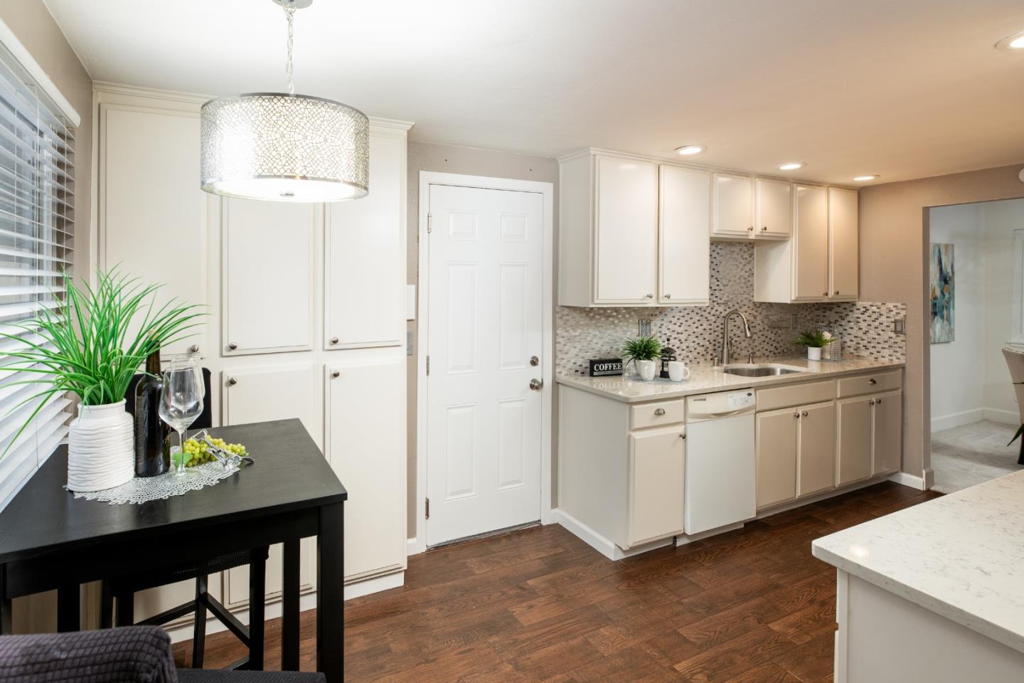 Detail Gallery Image 7 of 24 For 5625 Bluegrass Ln, San Jose,  CA 95118 - 4 Beds | 2/1 Baths