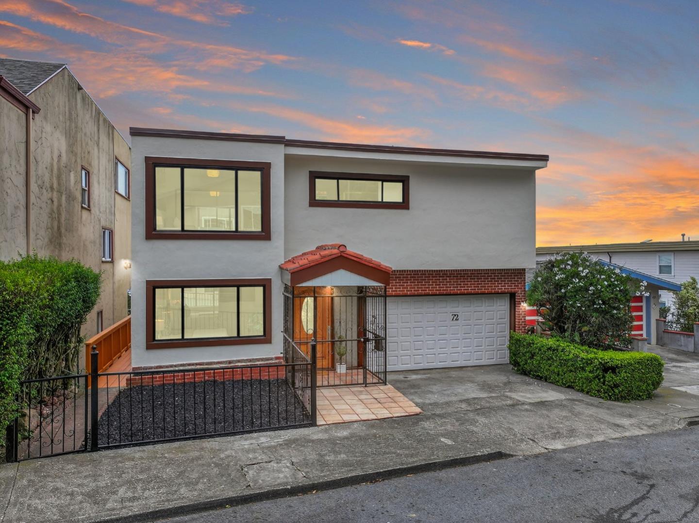 Detail Gallery Image 4 of 110 For 72 Cresta Vista Dr, San Francisco,  CA 94127 - 4 Beds | 3 Baths