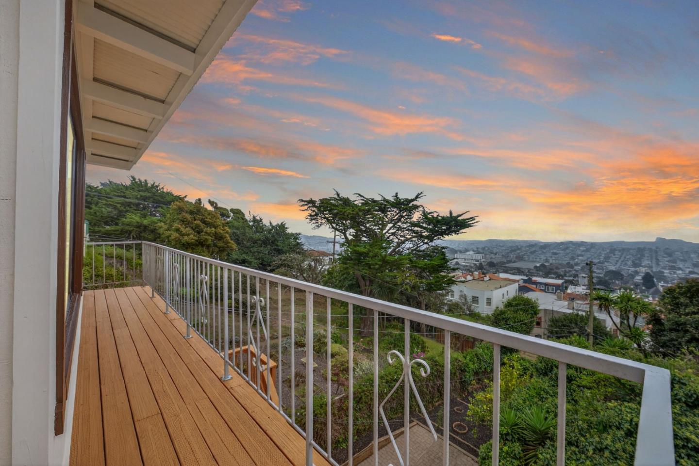 Detail Gallery Image 6 of 110 For 72 Cresta Vista Dr, San Francisco,  CA 94127 - 4 Beds | 3 Baths