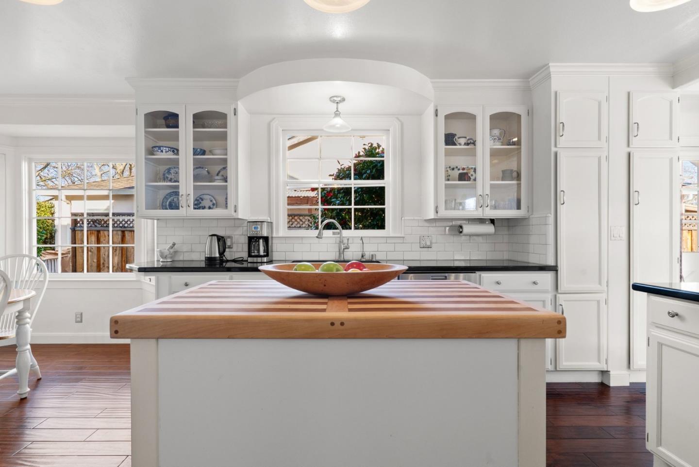 Detail Gallery Image 10 of 55 For 1660 Hanchett Ave, San Jose,  CA 95128 - 3 Beds | 3 Baths