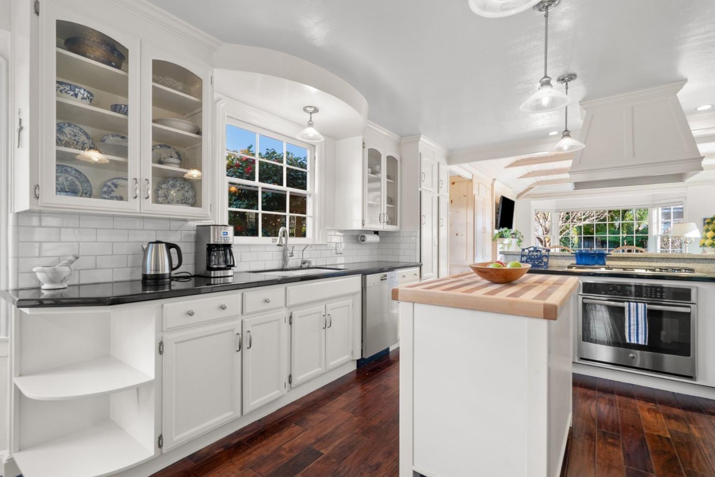 Detail Gallery Image 11 of 55 For 1660 Hanchett Ave, San Jose,  CA 95128 - 3 Beds | 3 Baths