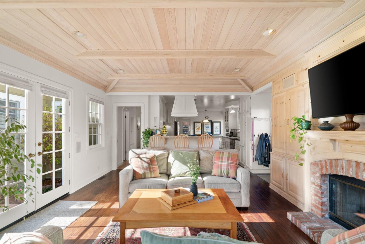 Detail Gallery Image 16 of 55 For 1660 Hanchett Ave, San Jose,  CA 95128 - 3 Beds | 3 Baths