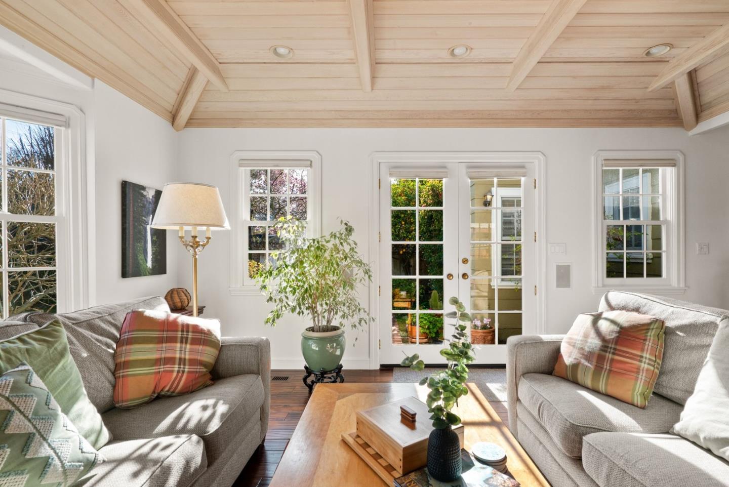 Detail Gallery Image 18 of 55 For 1660 Hanchett Ave, San Jose,  CA 95128 - 3 Beds | 3 Baths