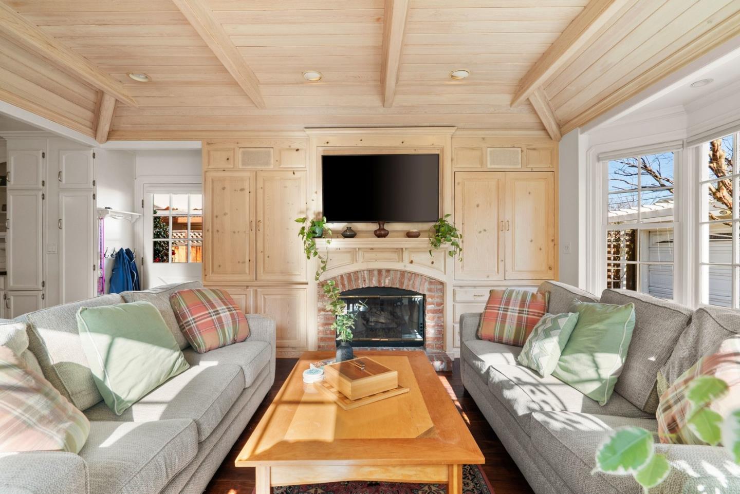 Detail Gallery Image 19 of 55 For 1660 Hanchett Ave, San Jose,  CA 95128 - 3 Beds | 3 Baths