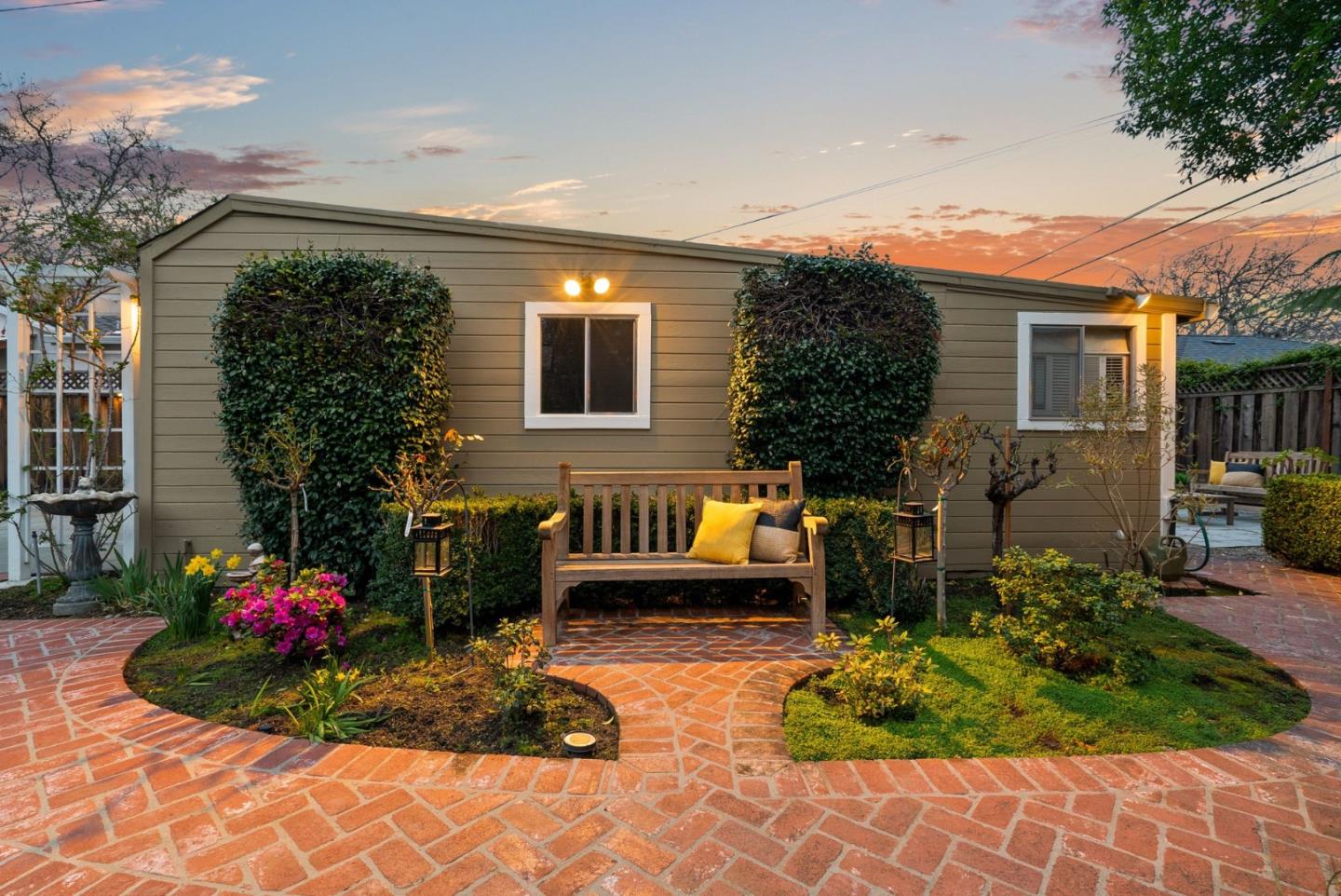 Detail Gallery Image 34 of 55 For 1660 Hanchett Ave, San Jose,  CA 95128 - 3 Beds | 3 Baths