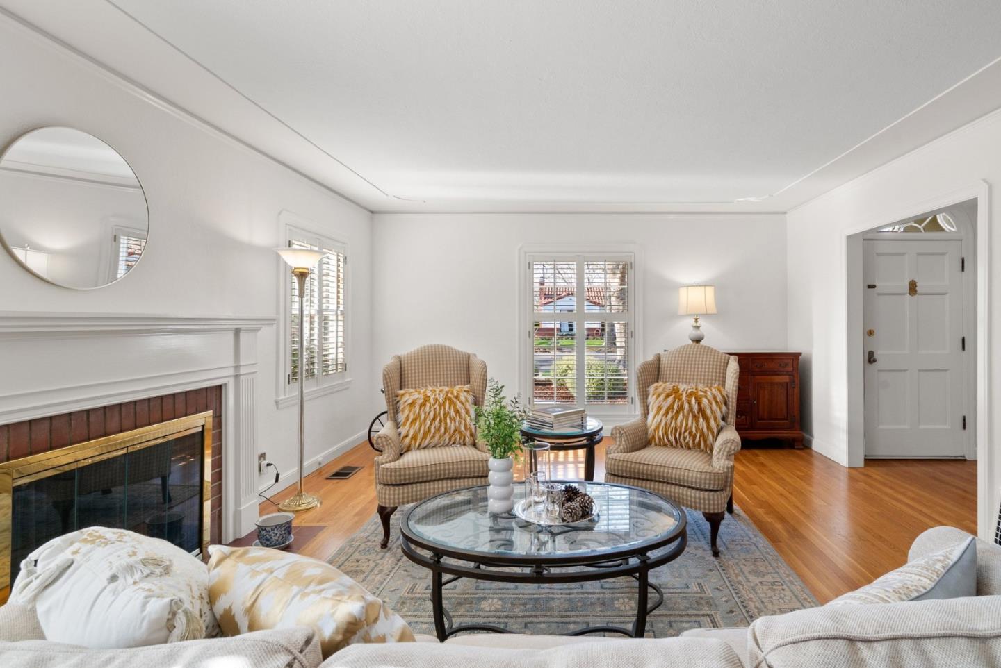 Detail Gallery Image 4 of 55 For 1660 Hanchett Ave, San Jose,  CA 95128 - 3 Beds | 3 Baths