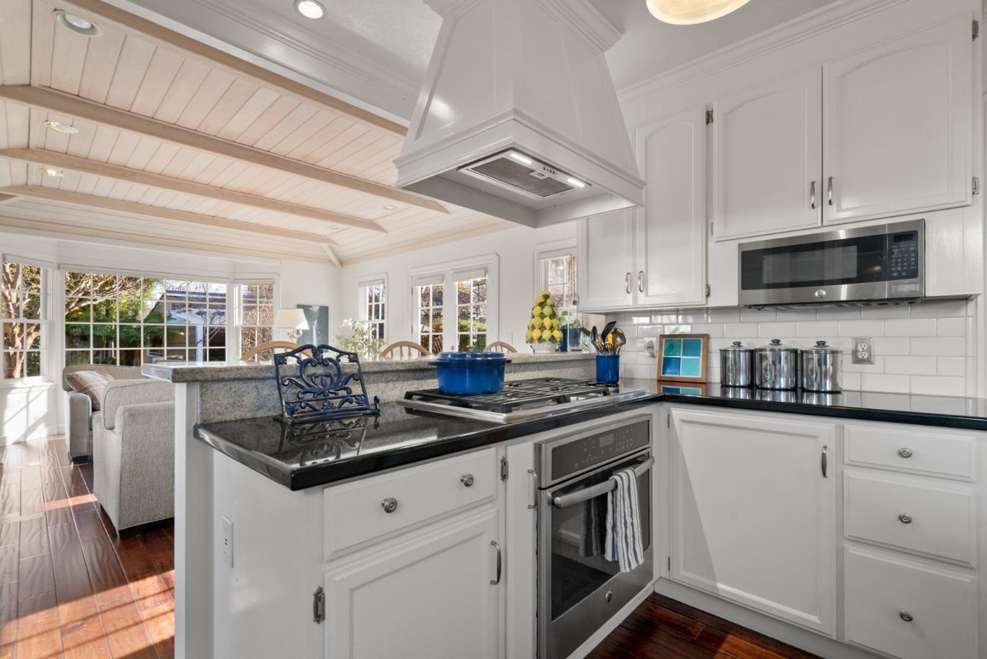 Detail Gallery Image 8 of 55 For 1660 Hanchett Ave, San Jose,  CA 95128 - 3 Beds | 3 Baths