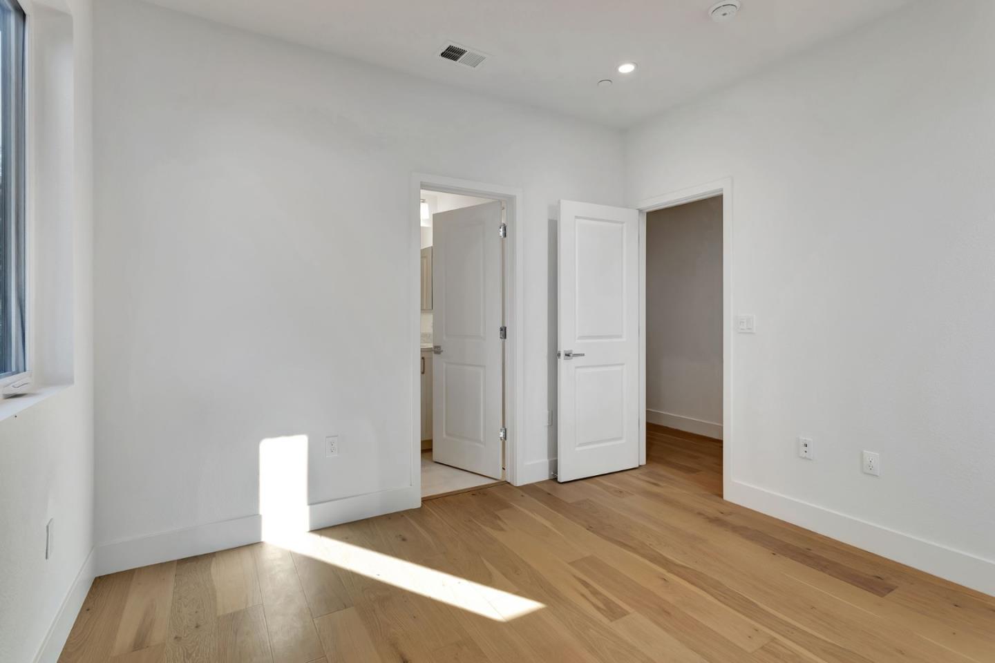 Detail Gallery Image 12 of 25 For 1101 Juana Ct, Palo Alto,  CA 94303 - 4 Beds | 4 Baths