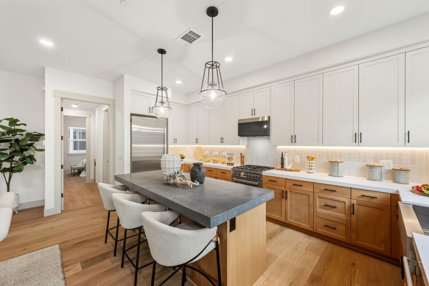 Detail Gallery Image 11 of 34 For 4913 Vivi Pl, San Jose,  CA 95124 - 4 Beds | 3 Baths