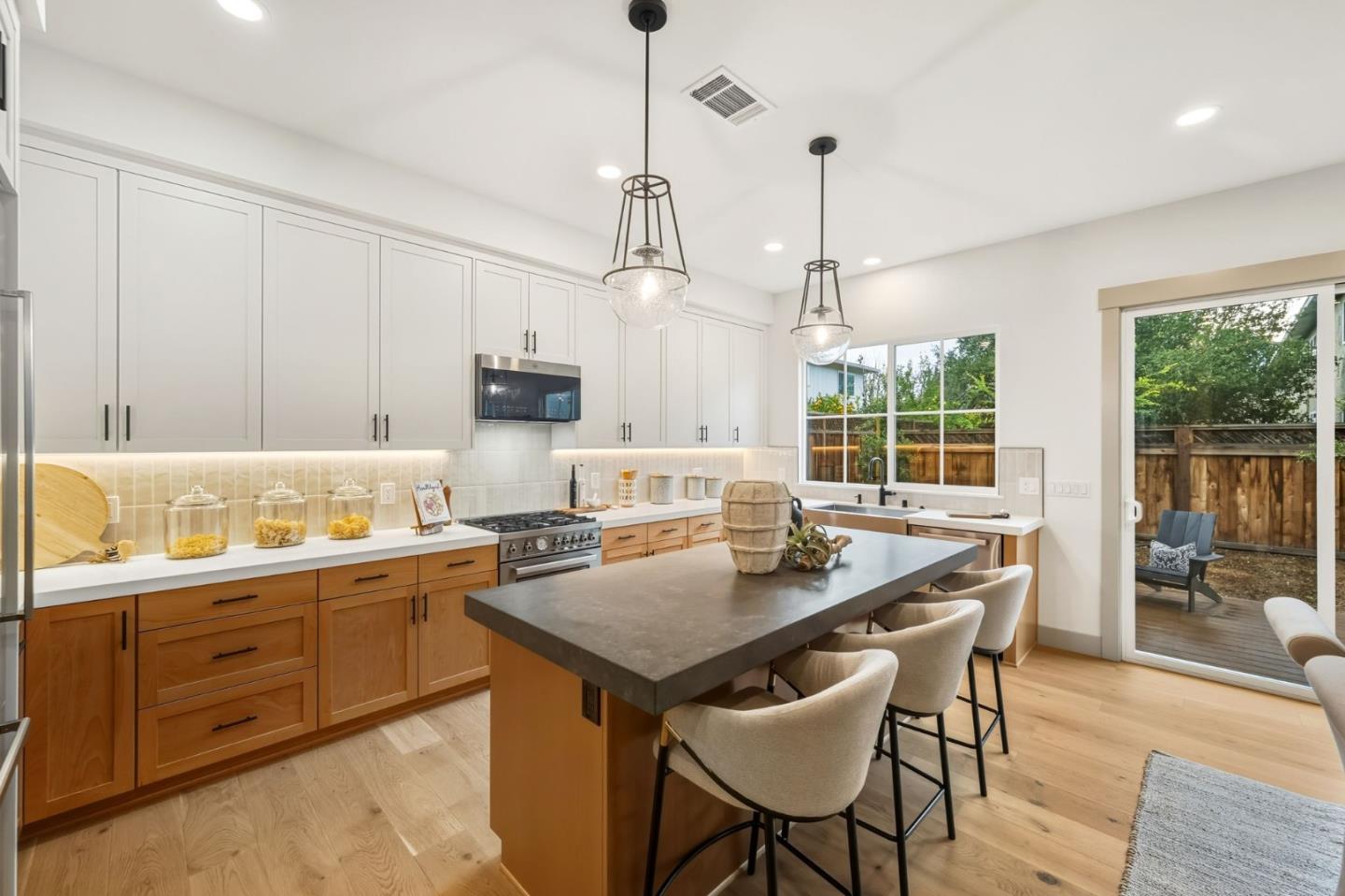 Detail Gallery Image 9 of 34 For 4913 Vivi Pl, San Jose,  CA 95124 - 4 Beds | 3 Baths