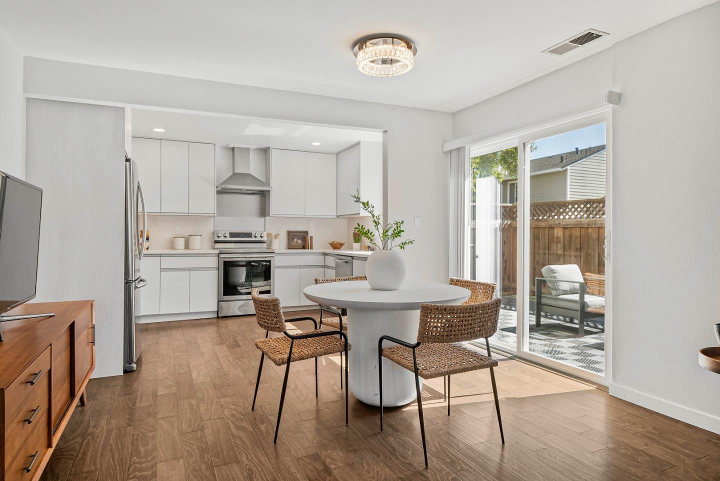 Detail Gallery Image 10 of 36 For 851 Peary, Foster City,  CA 94404 - 3 Beds | 1/1 Baths