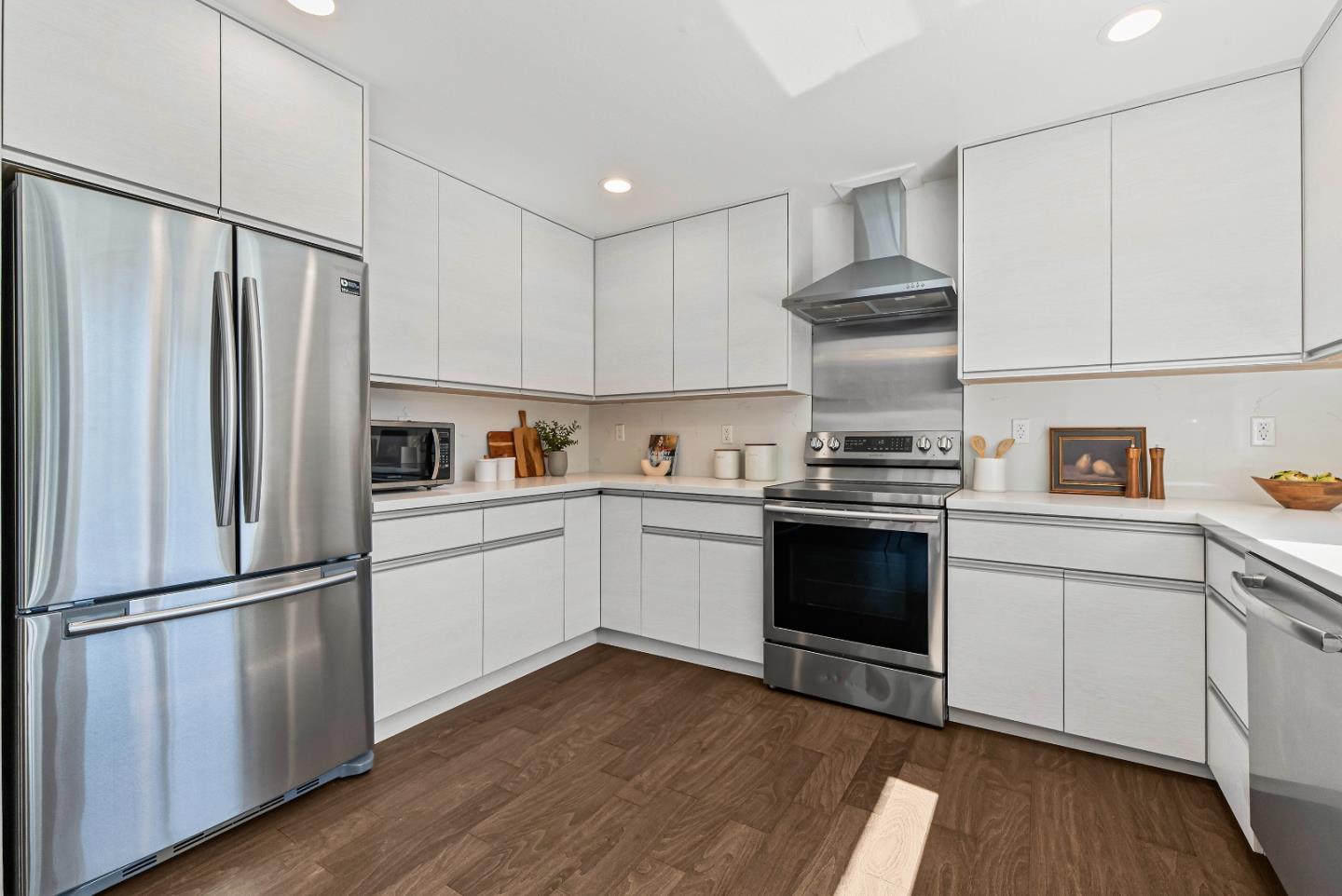 Detail Gallery Image 8 of 36 For 851 Peary, Foster City,  CA 94404 - 3 Beds | 1/1 Baths