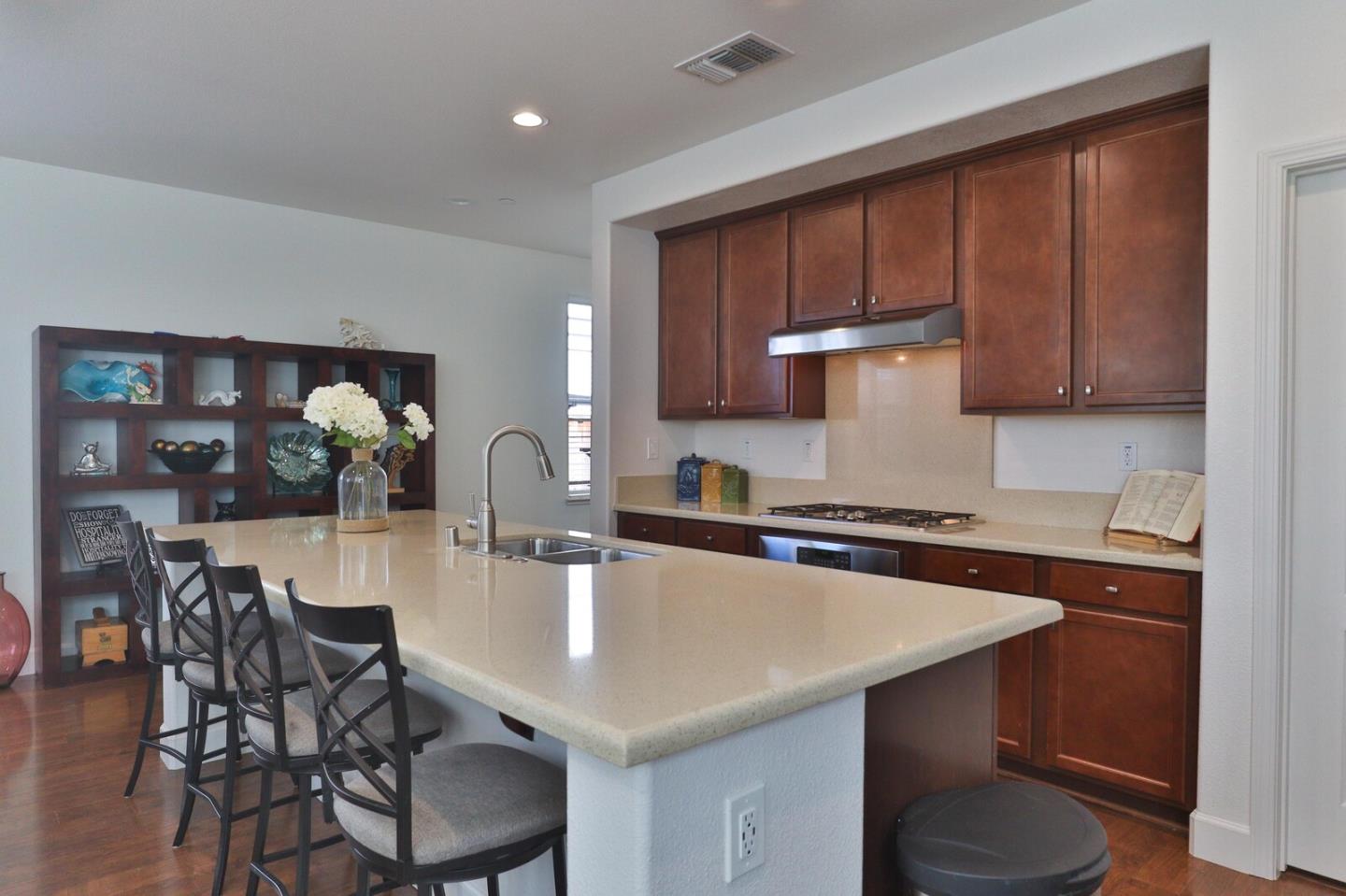 Detail Gallery Image 10 of 61 For 16752 San Clemente Ln, Morgan Hill,  CA 95037 - 3 Beds | 3 Baths