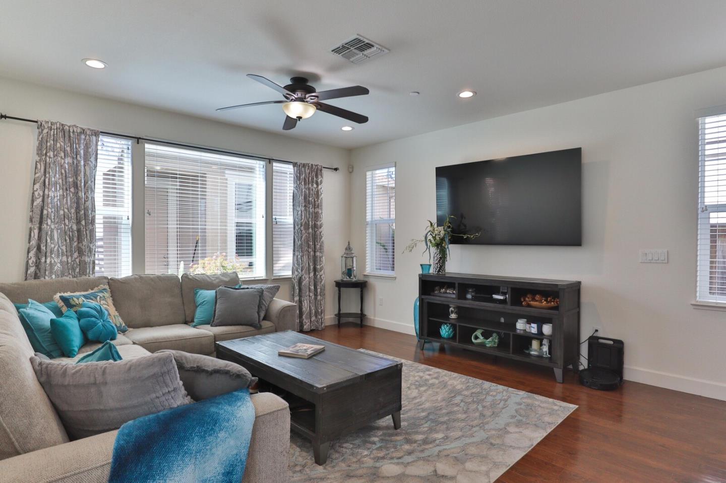 Detail Gallery Image 19 of 61 For 16752 San Clemente Ln, Morgan Hill,  CA 95037 - 3 Beds | 3 Baths