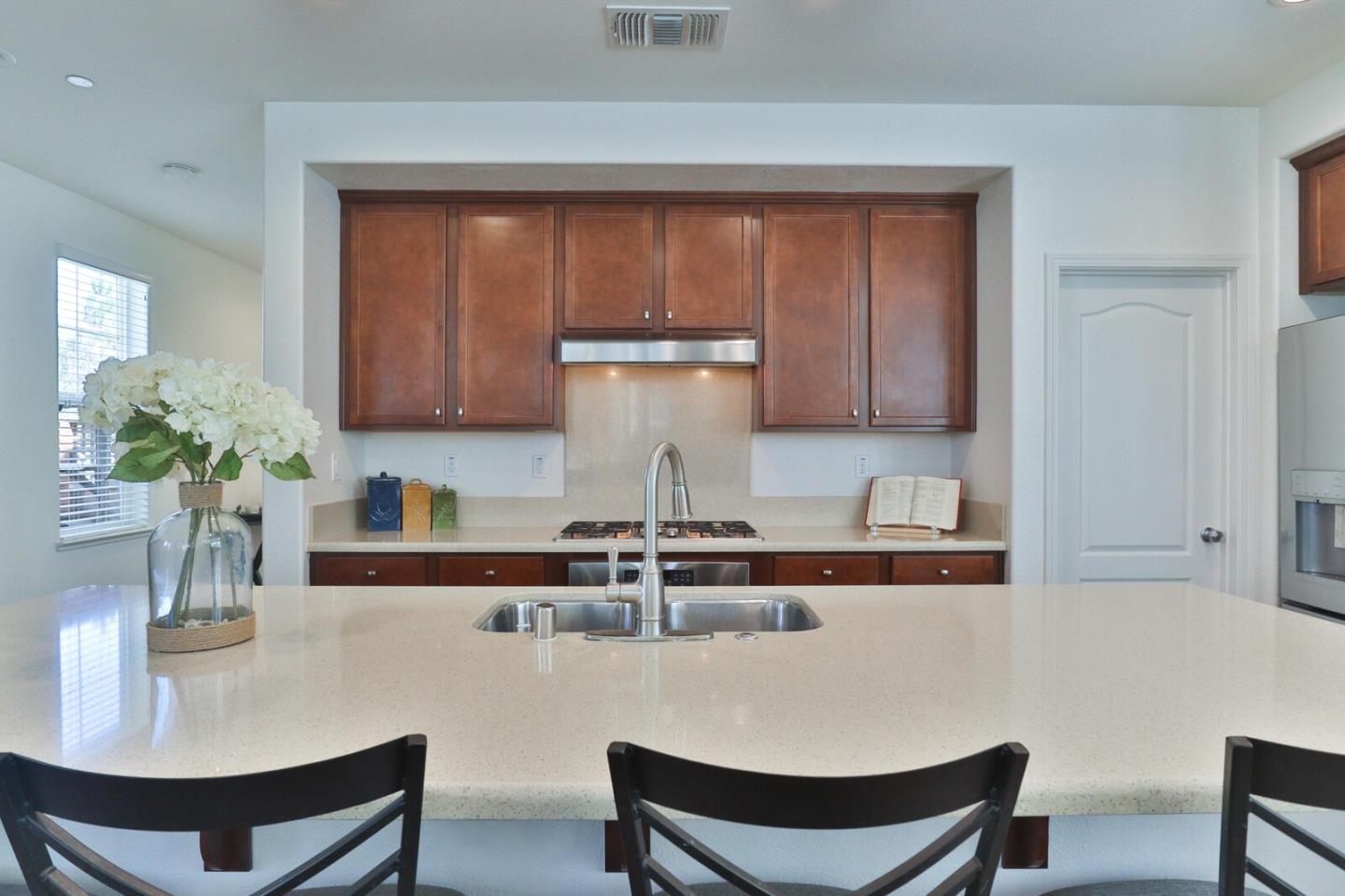 Detail Gallery Image 9 of 61 For 16752 San Clemente Ln, Morgan Hill,  CA 95037 - 3 Beds | 3 Baths