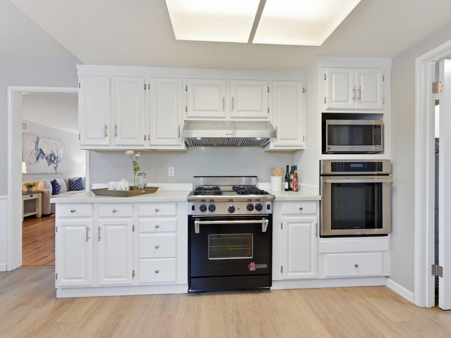 Detail Gallery Image 13 of 33 For 1326 Don Kirk St, Los Altos,  CA 94024 - 3 Beds | 3/1 Baths