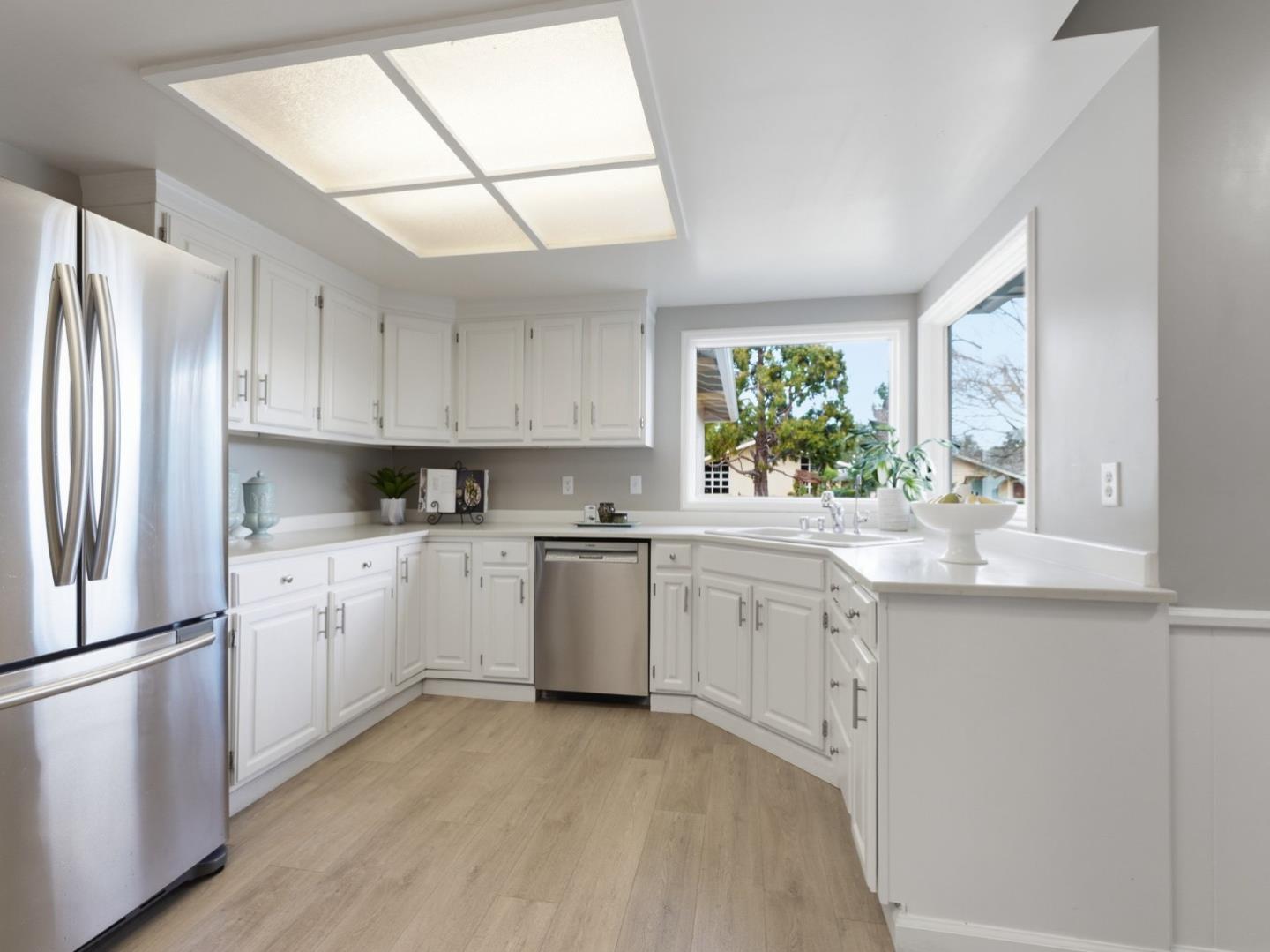 Detail Gallery Image 14 of 33 For 1326 Don Kirk St, Los Altos,  CA 94024 - 3 Beds | 3/1 Baths