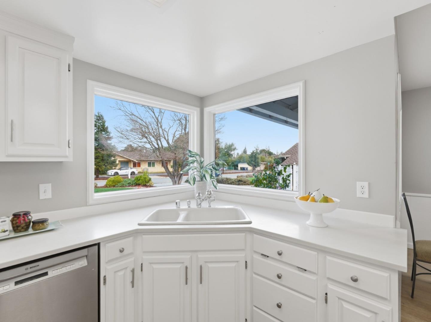 Detail Gallery Image 15 of 33 For 1326 Don Kirk St, Los Altos,  CA 94024 - 3 Beds | 3/1 Baths