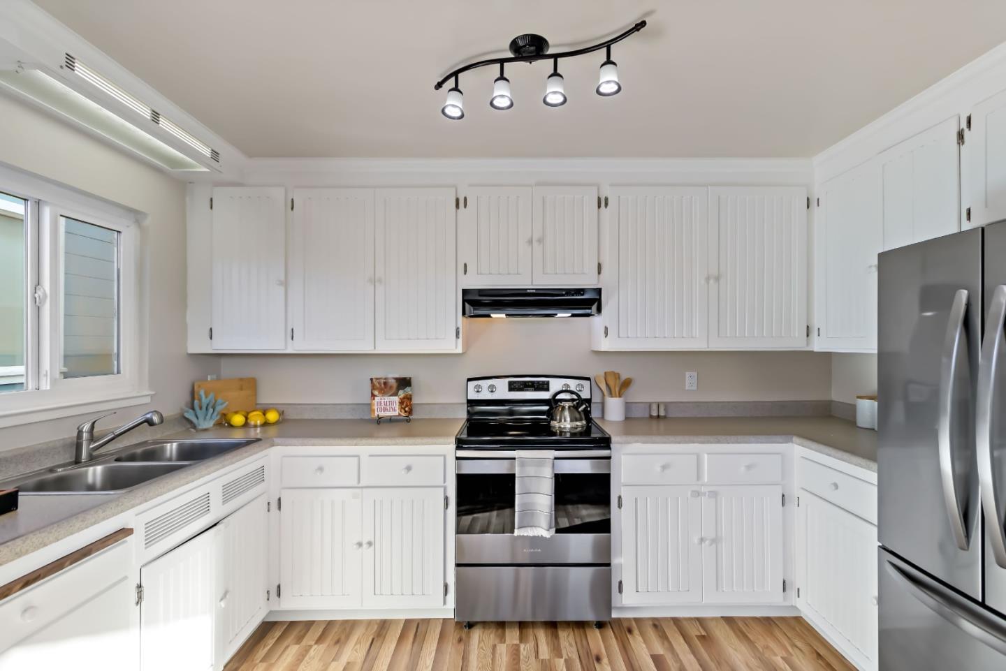 Detail Gallery Image 27 of 80 For 404 Monterey Ave, Capitola,  CA 95010 - – Beds | – Baths