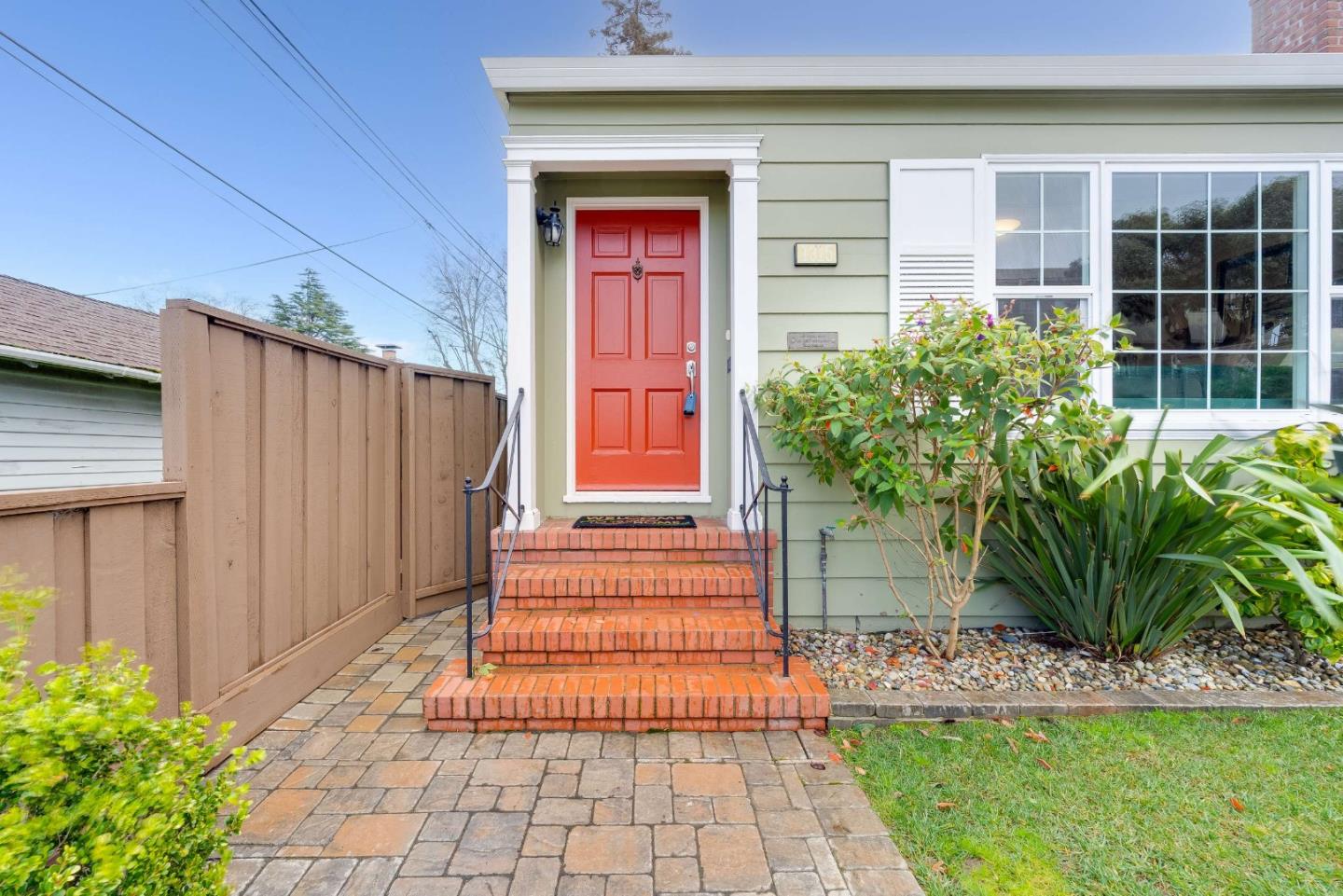 Detail Gallery Image 2 of 20 For 1315 Carmelita Ave, Burlingame,  CA 94010 - 1 Beds | 1 Baths