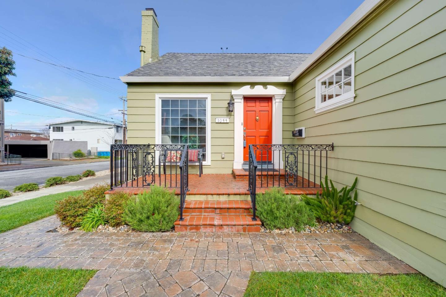 Detail Gallery Image 3 of 33 For 1044 Paloma Ave, Burlingame,  CA 94010 - 2 Beds | 1 Baths