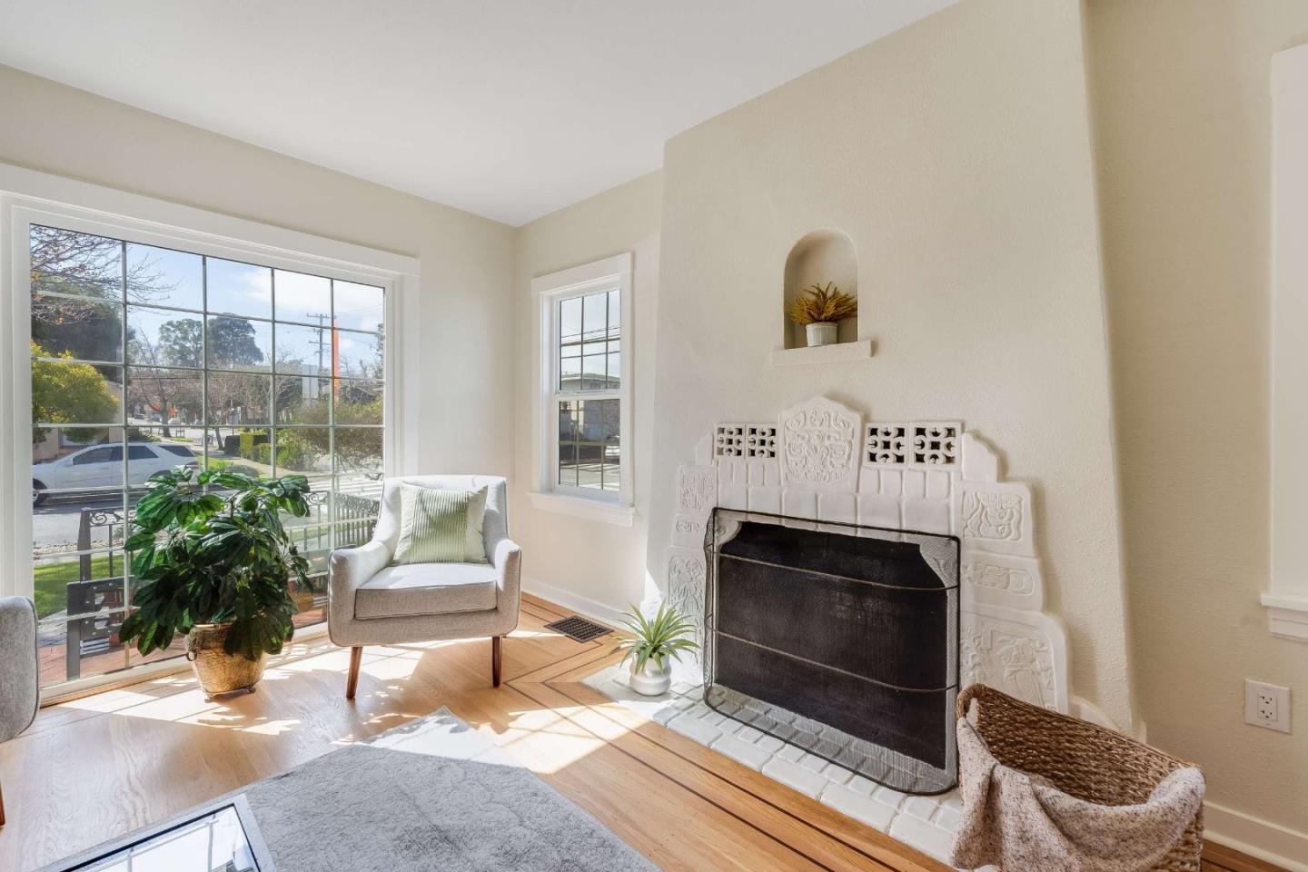 Detail Gallery Image 9 of 33 For 1044 Paloma Ave, Burlingame,  CA 94010 - 2 Beds | 1 Baths