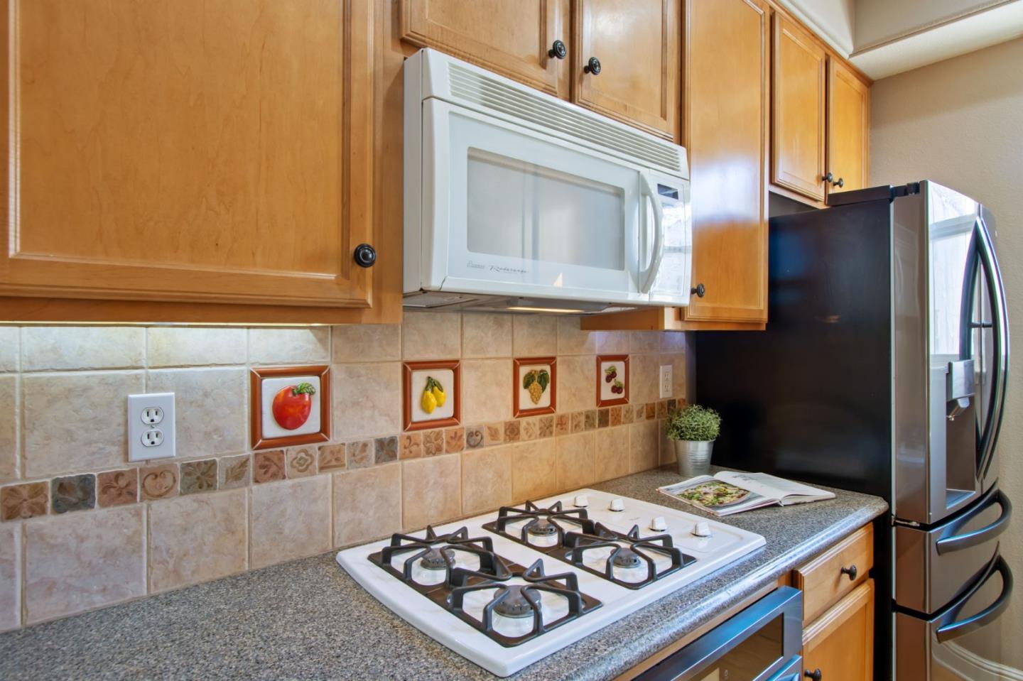 Detail Gallery Image 13 of 42 For 164 Montelena Ct, Mountain View,  CA 94040 - 3 Beds | 3 Baths