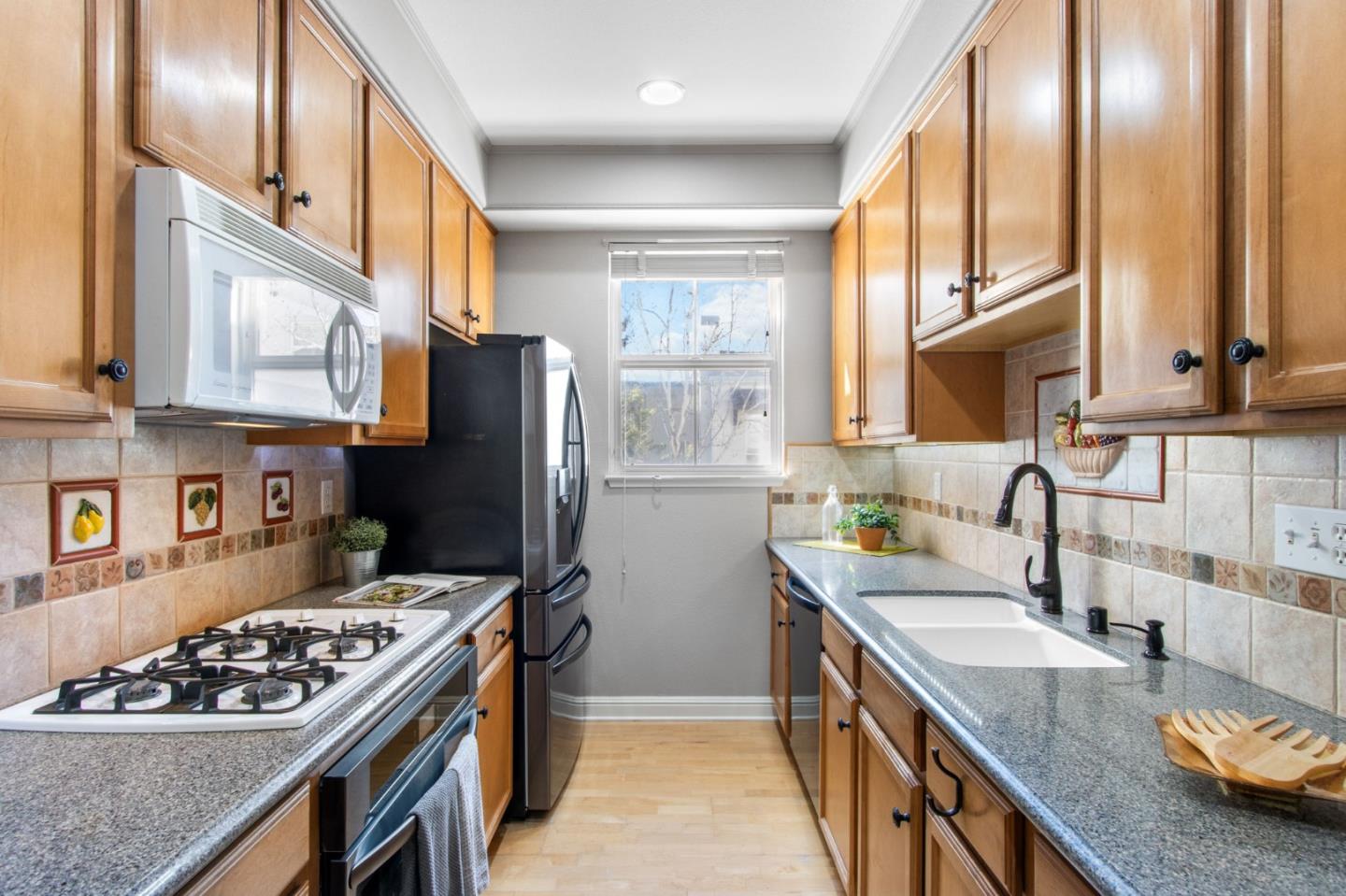 Detail Gallery Image 15 of 42 For 164 Montelena Ct, Mountain View,  CA 94040 - 3 Beds | 3 Baths