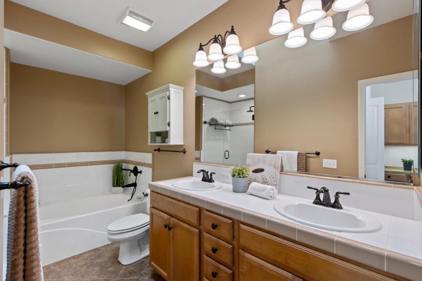 Detail Gallery Image 24 of 42 For 164 Montelena Ct, Mountain View,  CA 94040 - 3 Beds | 3 Baths