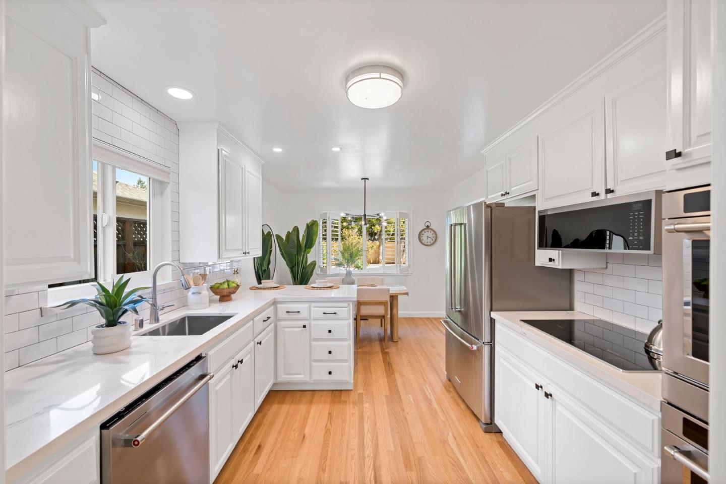 Detail Gallery Image 16 of 45 For 12 Country Ln, Redwood City,  CA 94061 - 3 Beds | 2 Baths