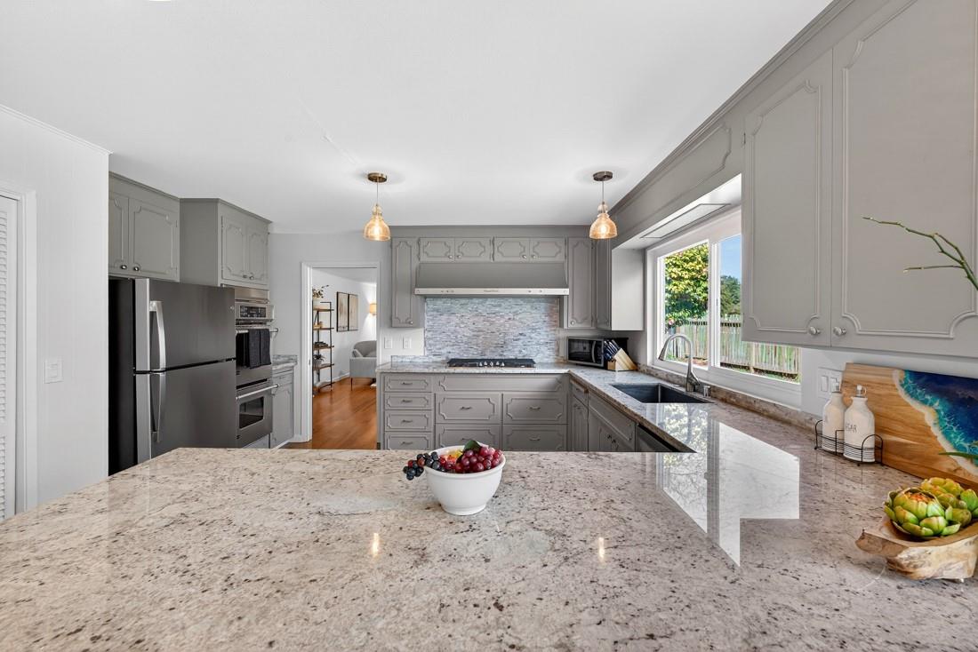 Detail Gallery Image 6 of 42 For 69 Hollins Dr, Santa Cruz,  CA 95060 - 4 Beds | 2 Baths