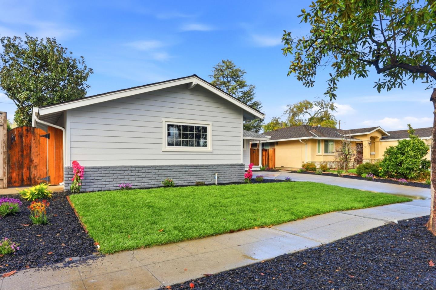 Detail Gallery Image 3 of 63 For 1523 Lochinvar Ave, Sunnyvale,  CA 94087 - 3 Beds | 2 Baths