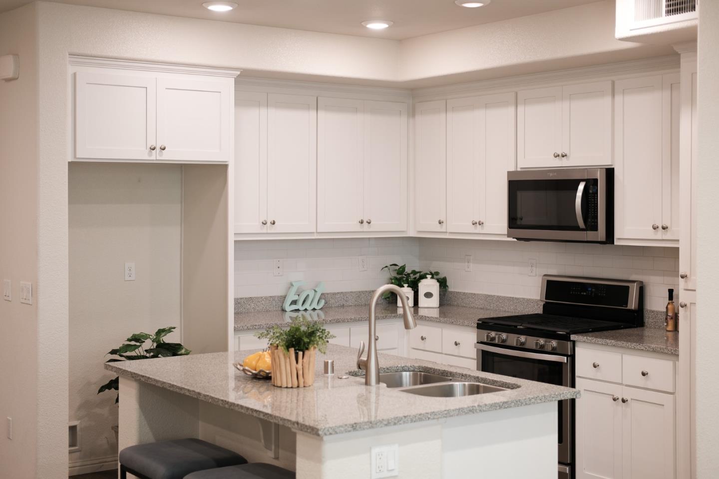 Detail Gallery Image 11 of 35 For 1965 Mahuron Cir, San Jose,  CA 95133 - 3 Beds | 2 Baths