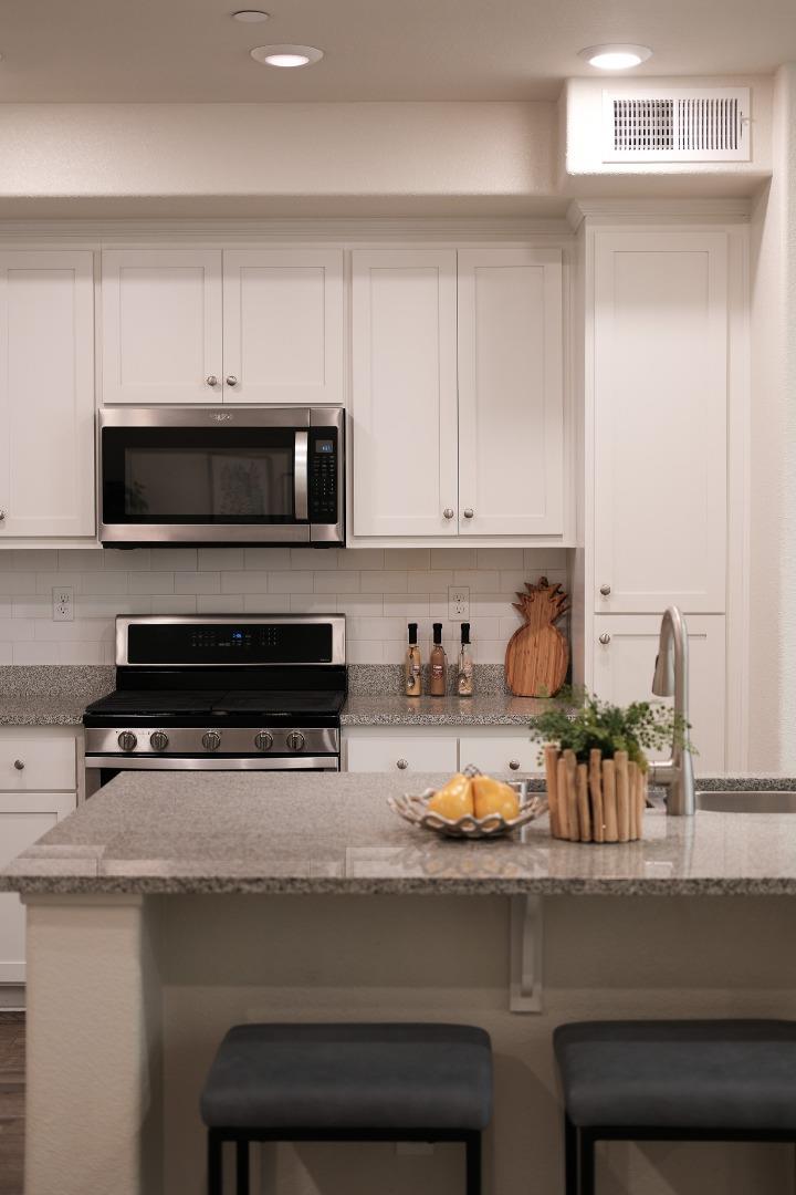 Detail Gallery Image 12 of 35 For 1965 Mahuron Cir, San Jose,  CA 95133 - 3 Beds | 2 Baths