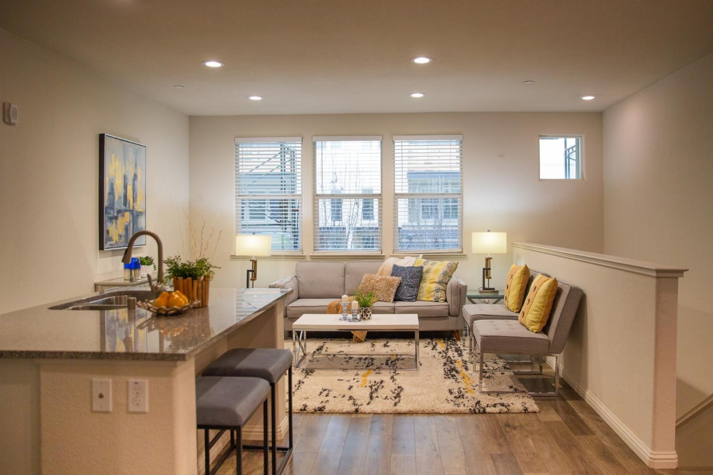 Detail Gallery Image 3 of 35 For 1965 Mahuron Cir, San Jose,  CA 95133 - 3 Beds | 2 Baths