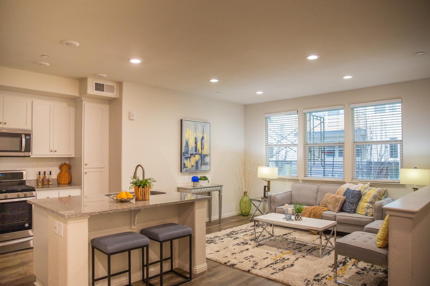 Detail Gallery Image 4 of 35 For 1965 Mahuron Cir, San Jose,  CA 95133 - 3 Beds | 2 Baths