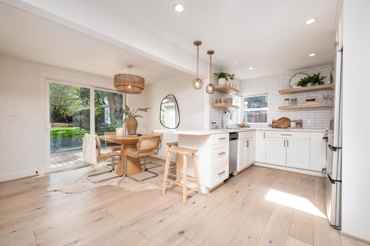 Detail Gallery Image 16 of 30 For 175 Springdale Way, –,  CA 94062 - 2 Beds | 1/1 Baths