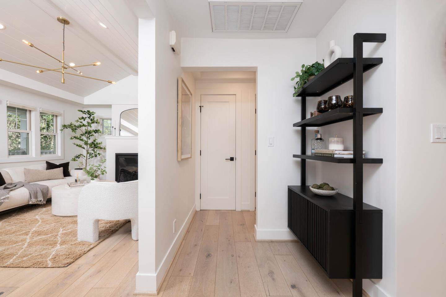 Detail Gallery Image 19 of 30 For 175 Springdale Way, –,  CA 94062 - 2 Beds | 1/1 Baths