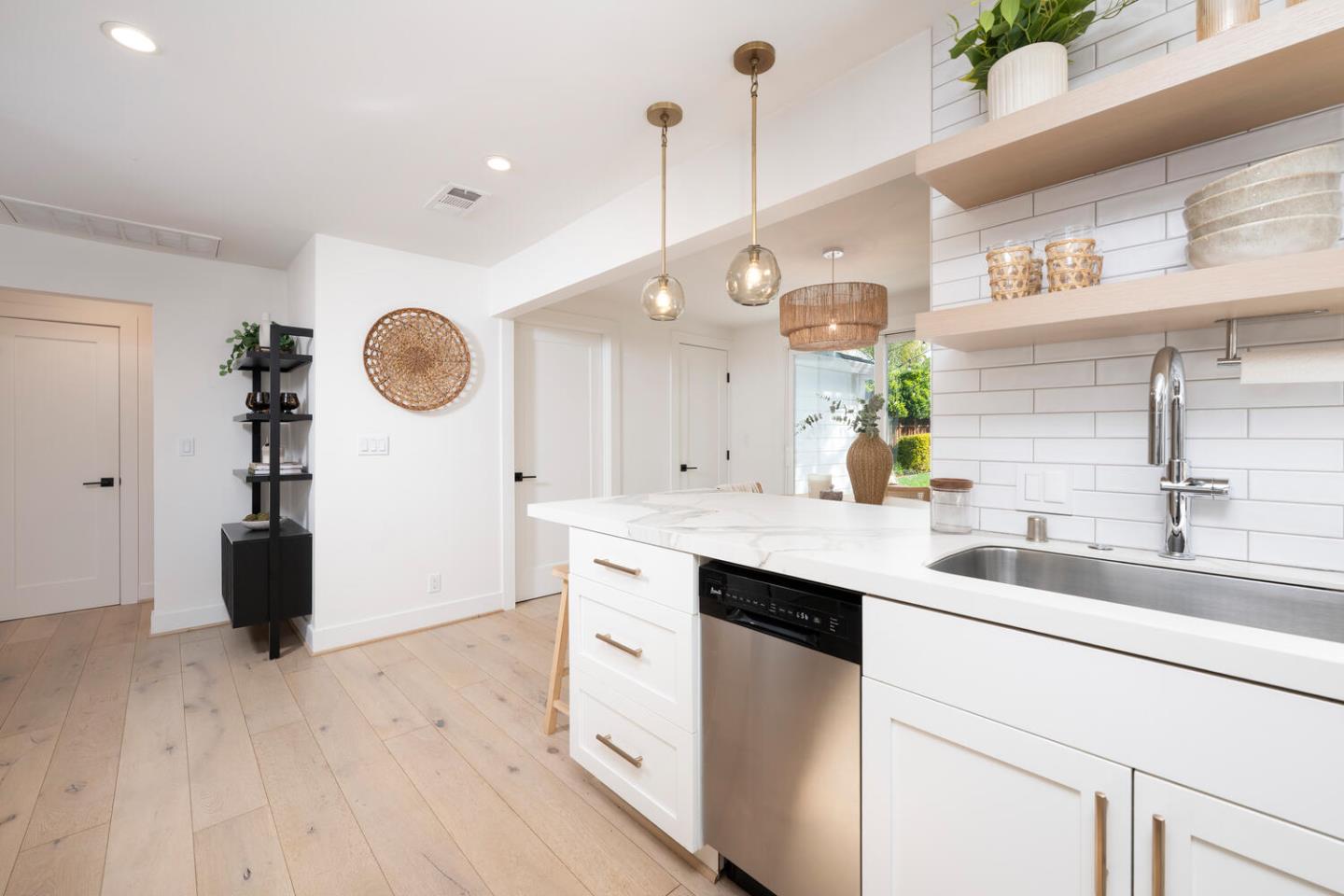 Detail Gallery Image 20 of 30 For 175 Springdale Way, –,  CA 94062 - 2 Beds | 1/1 Baths