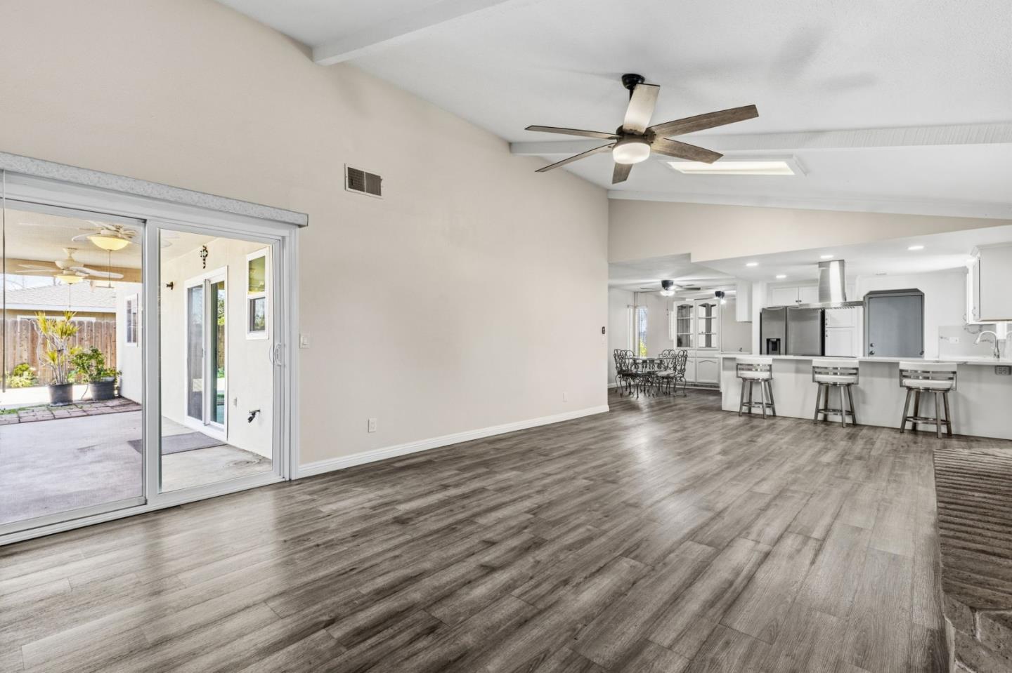 Detail Gallery Image 10 of 22 For 2409 Lavon Ln, Ceres,  CA 95307 - 3 Beds | 2 Baths