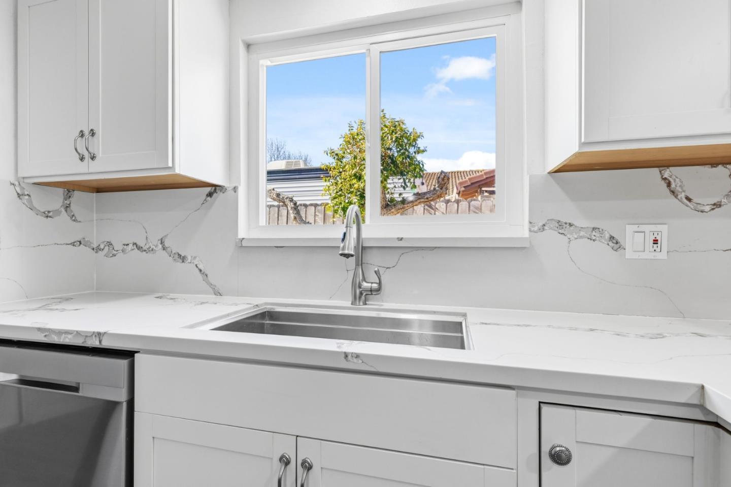 Detail Gallery Image 16 of 22 For 2409 Lavon Ln, Ceres,  CA 95307 - 3 Beds | 2 Baths