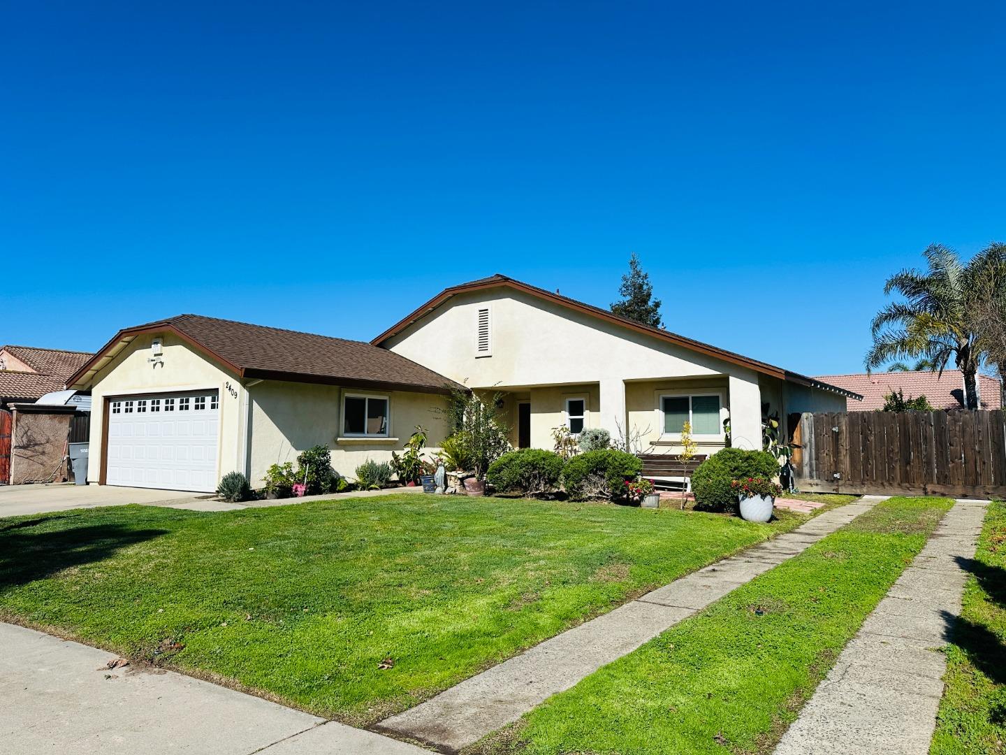 Detail Gallery Image 2 of 7 For 2409 Lavon Ln, Ceres,  CA 95307 - 3 Beds | 2 Baths