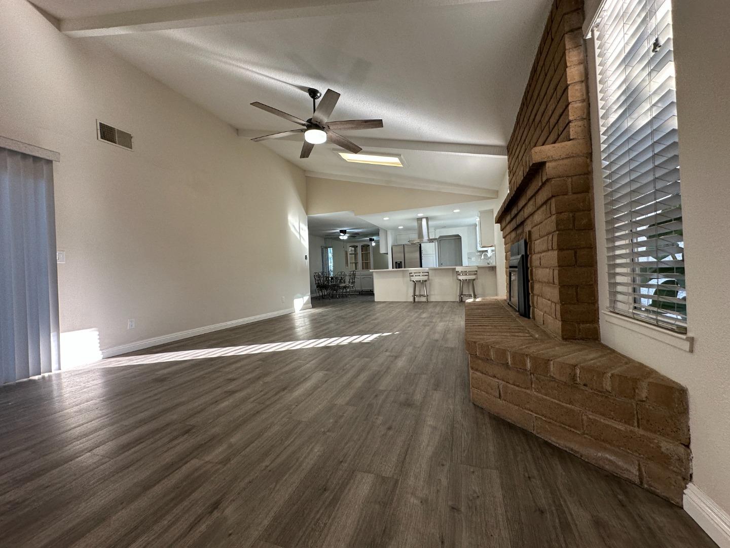 Detail Gallery Image 7 of 7 For 2409 Lavon Ln, Ceres,  CA 95307 - 3 Beds | 2 Baths